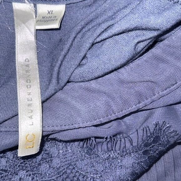 Lauren Conrad Sleeveless Blouse XL Womens Blue Textured Lace Top - Picture 3 of 6